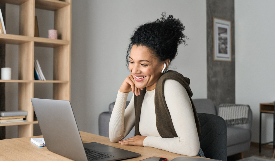 Woman on laptop: marketing automation plan